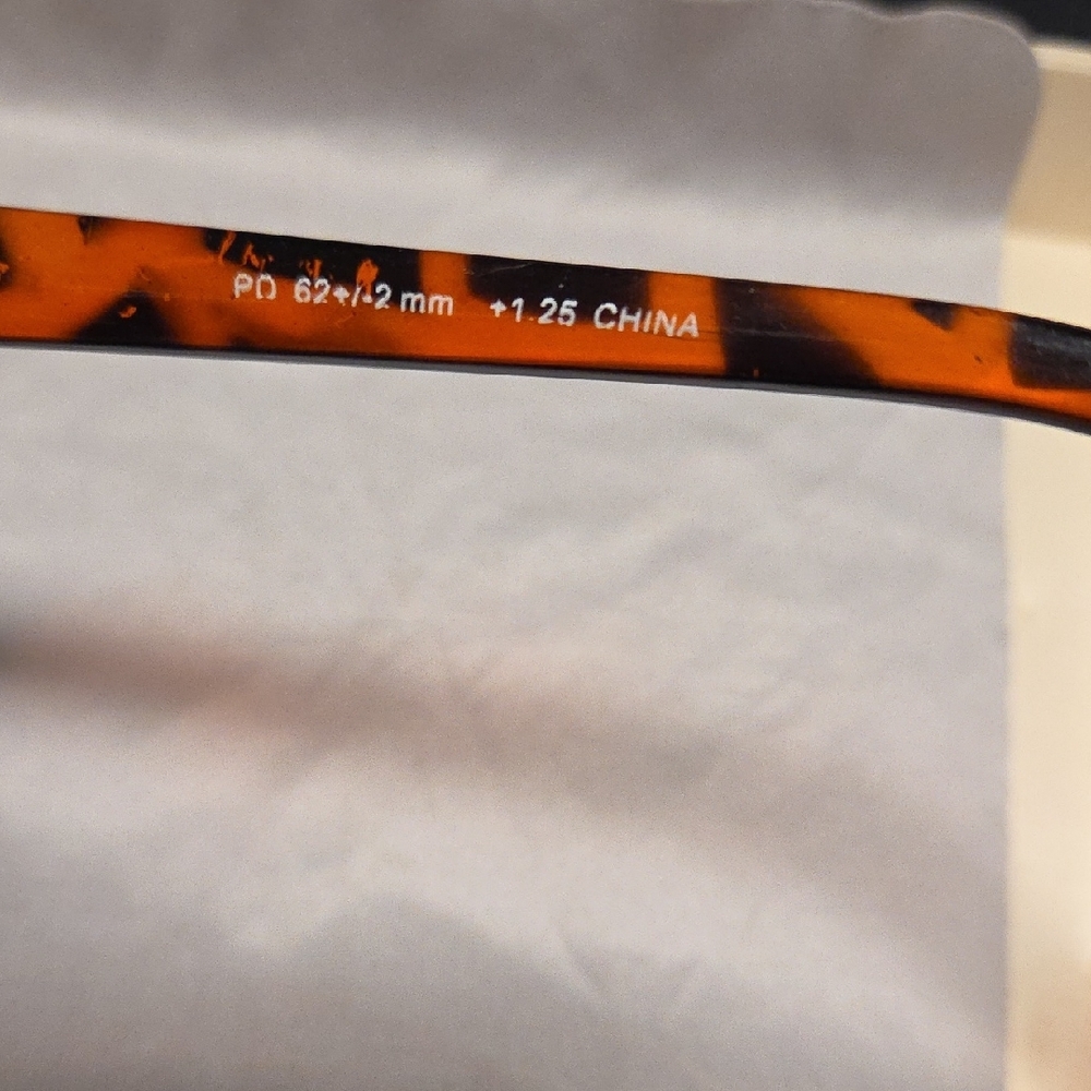 Tortoise Shell Reading Glasses +1.25 - Picture 4 of 4